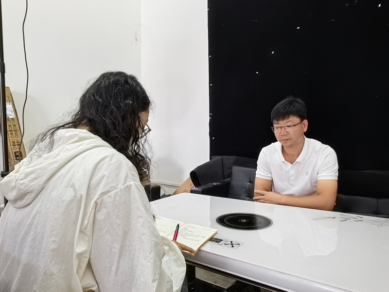 电商中心工作人员登记企业需求。