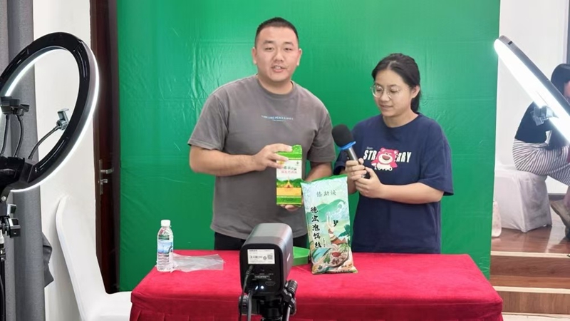 云南德宏：数智赋能新农人 青年电商启新程