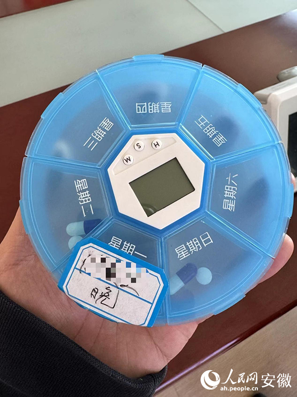 该敬老院的智能提醒药盒。人民网 吕欢欢摄
